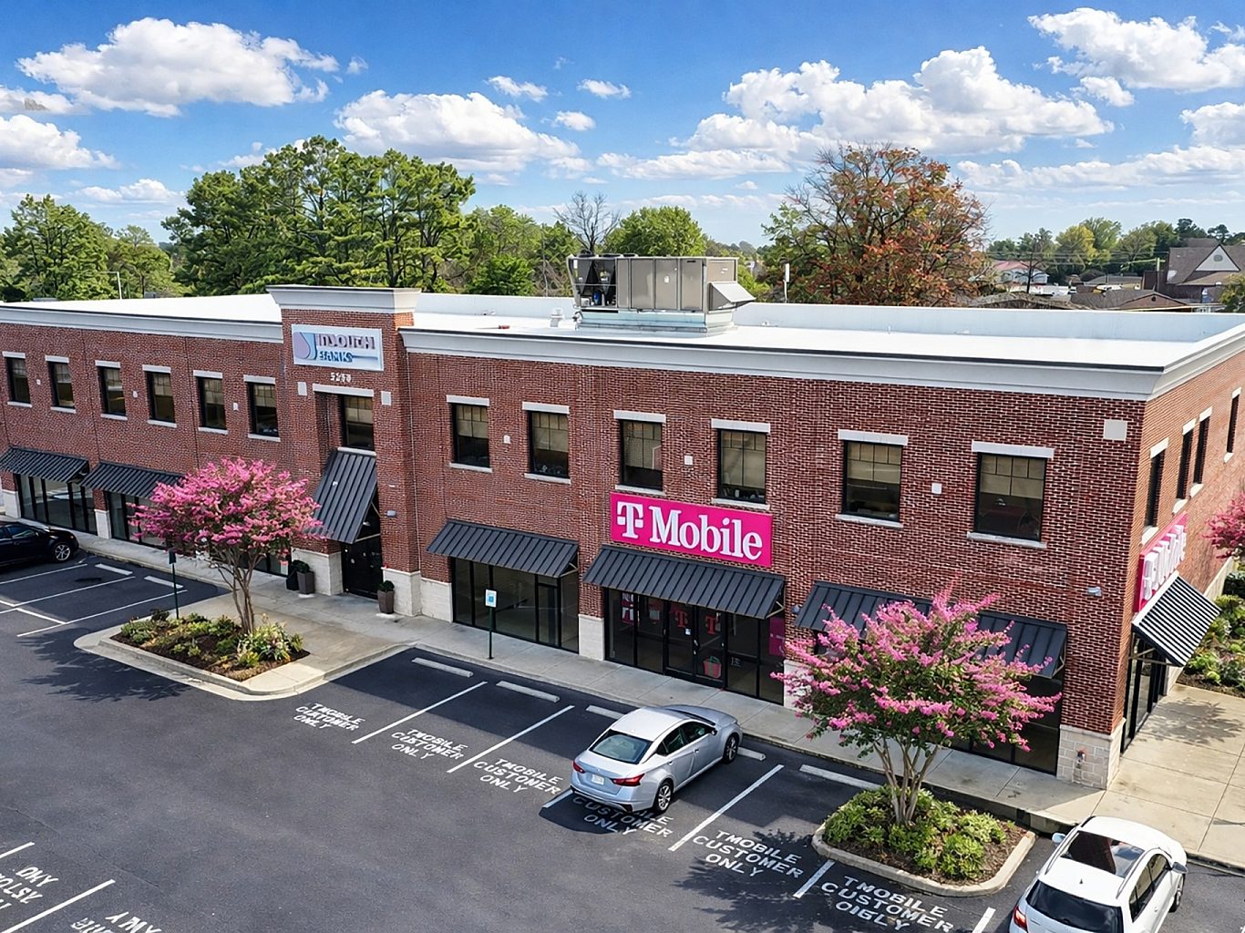 The exterior view of InSouth Bank next to a T-Mobile.