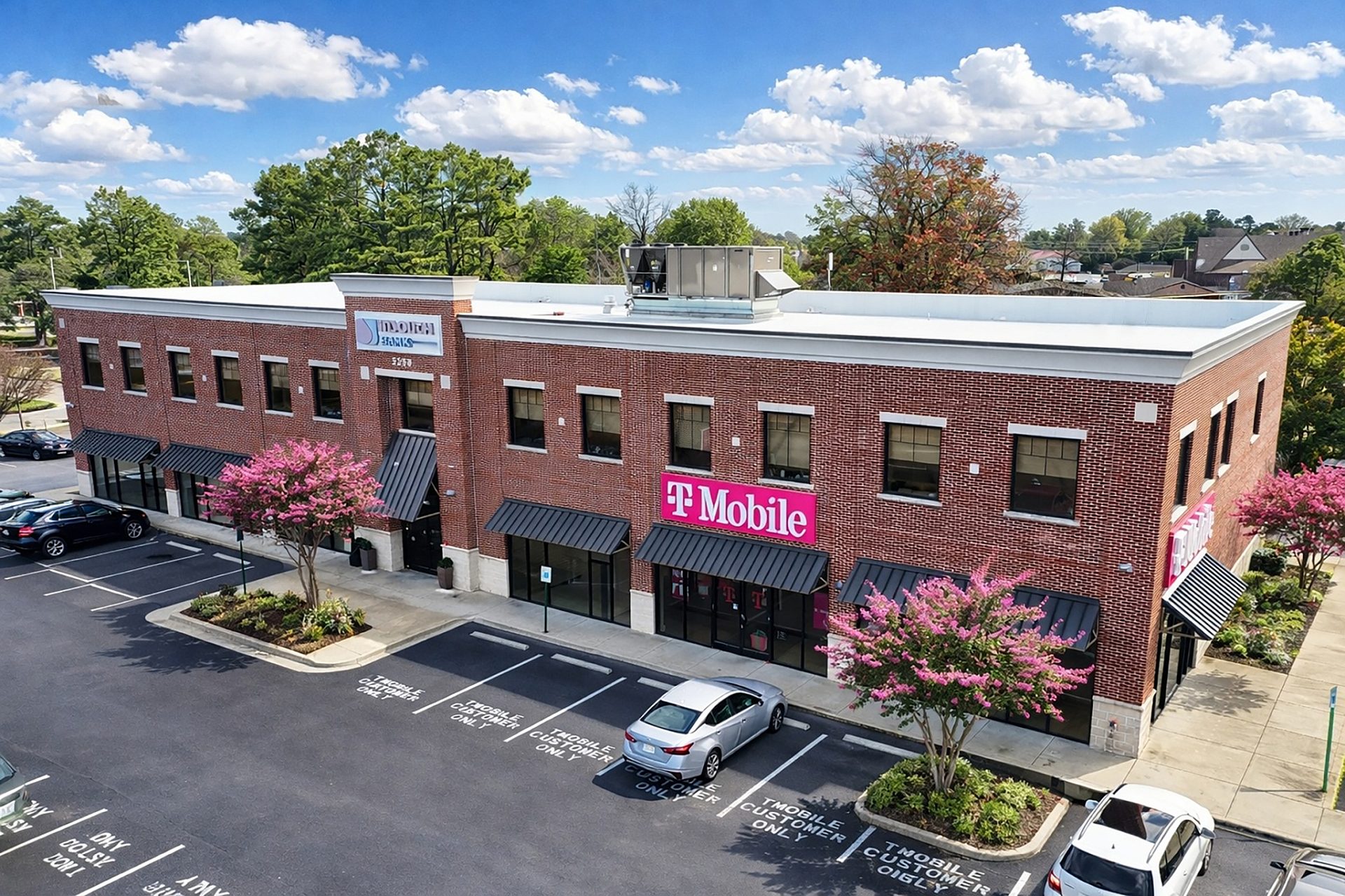 The exterior view of InSouth Bank next to a T-Mobile.