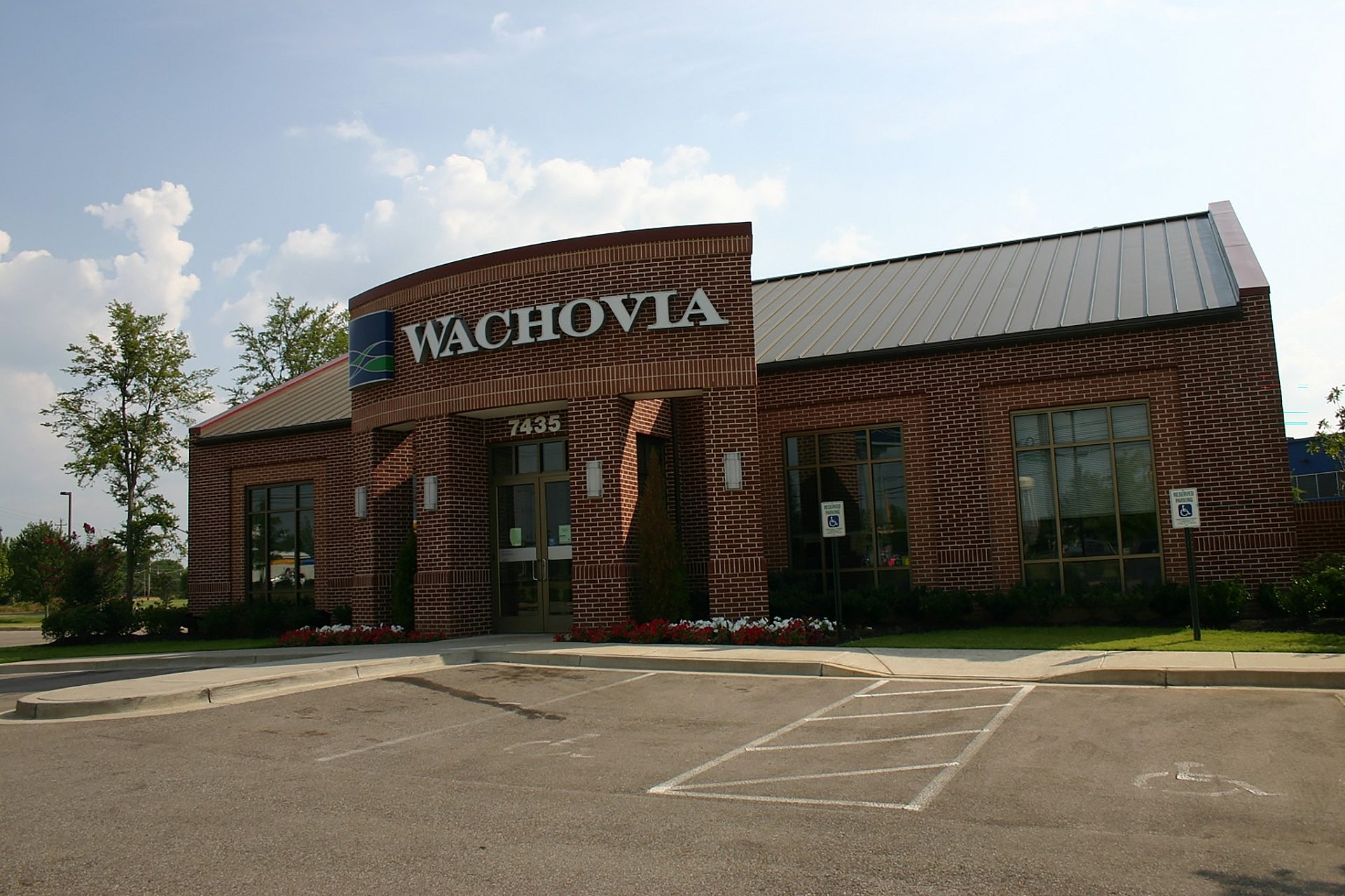 Front view of Wachovia Bank with an empty parking lot