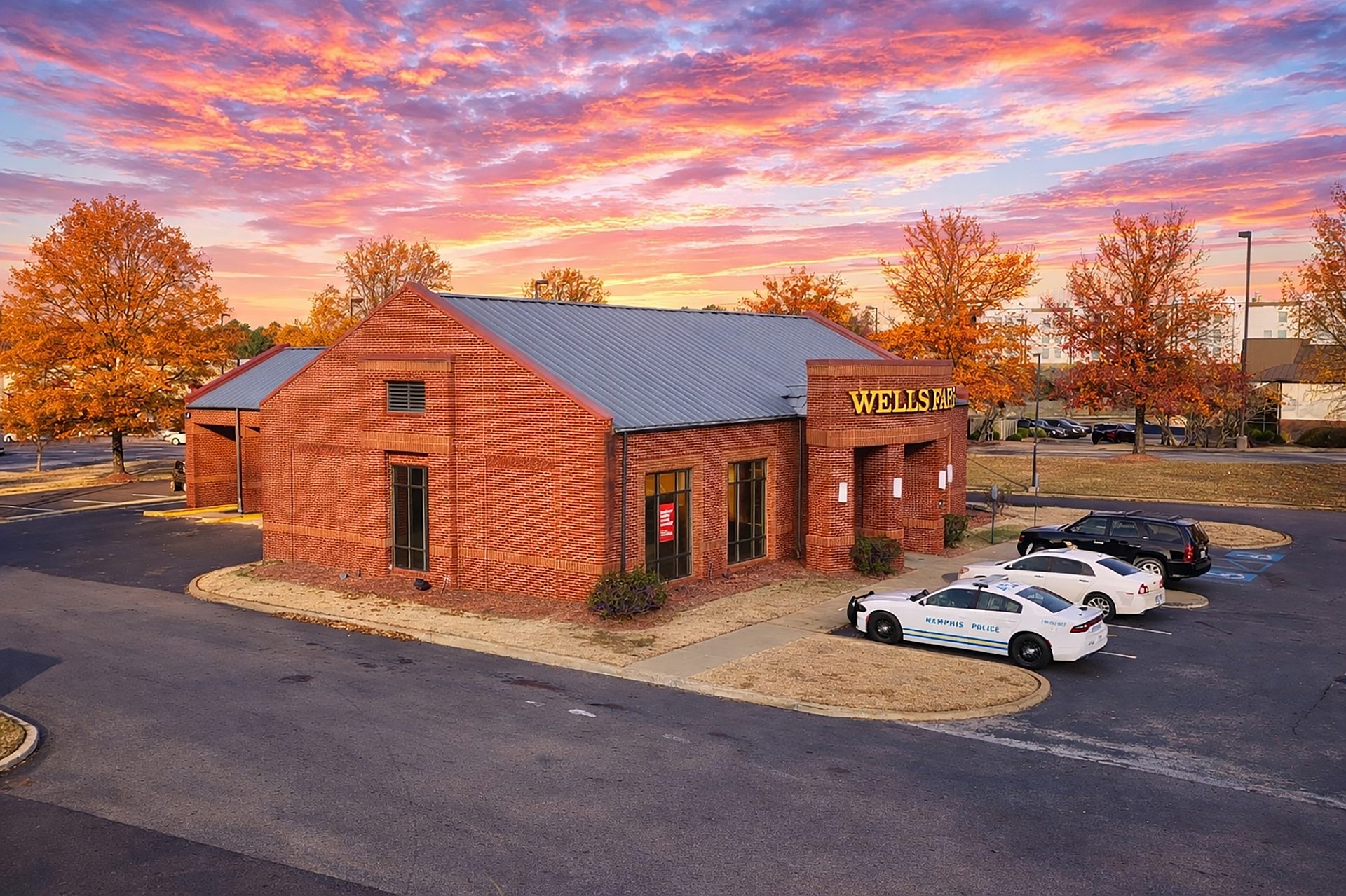 Exterior view of Wells Fargo Bank at sunset