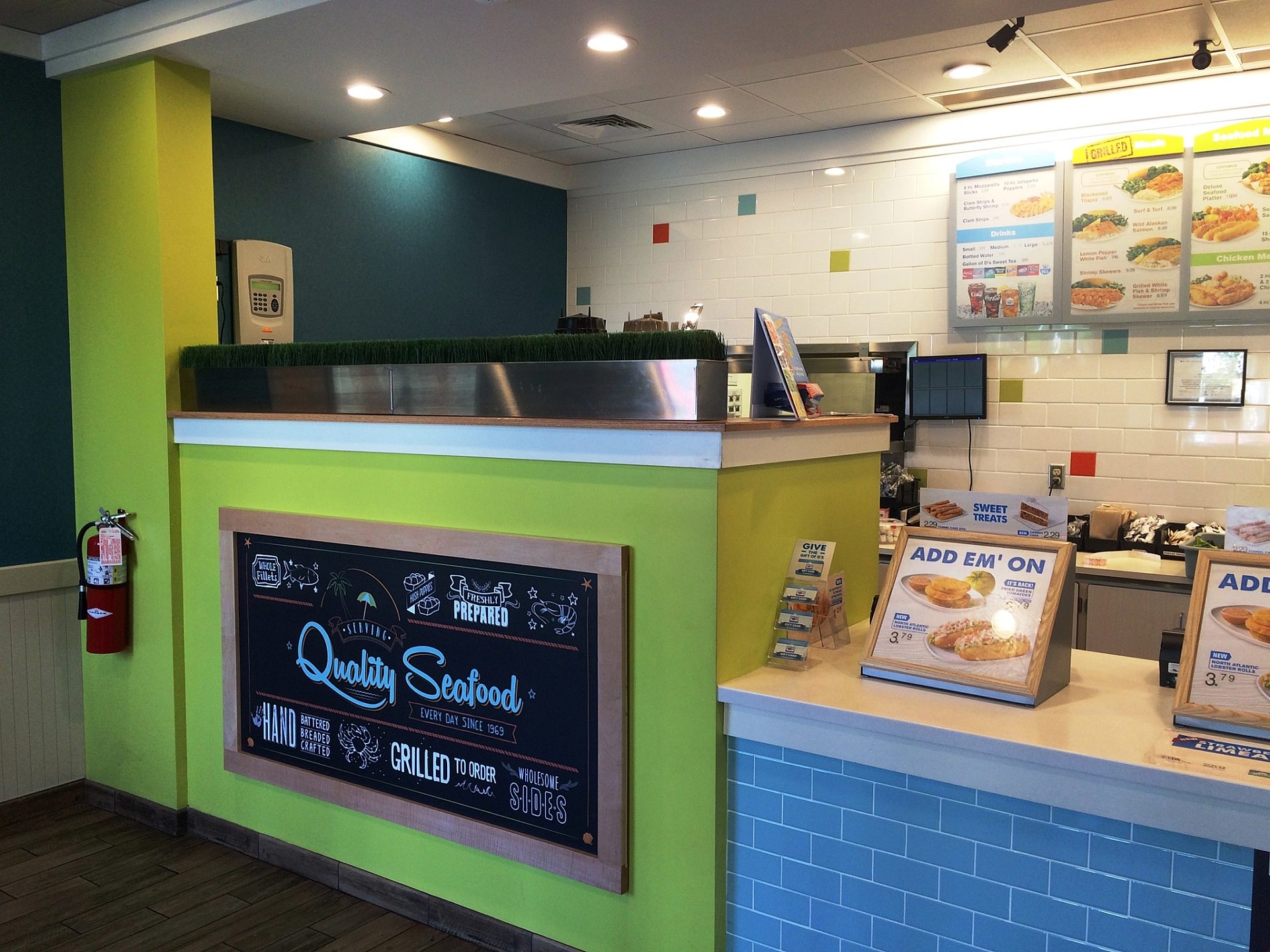 The order counter at a Captain D's with the menu in the background.